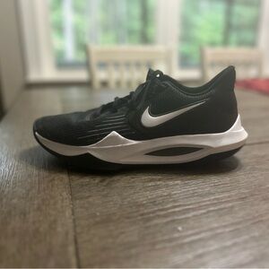 Nike Basketball shoes, size: 8.5, color: black and white